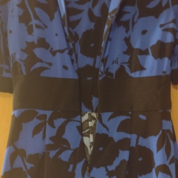 Royal Blue- Floral Knee-length Dress - Picture 8 of 9